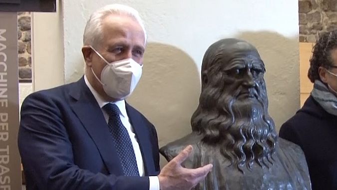 Giani con il busto di Leonardo da Vinci